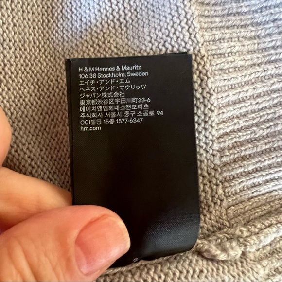 Grey sweater long sleeve tweetybird xmas size M/L - Picture 3 of 4